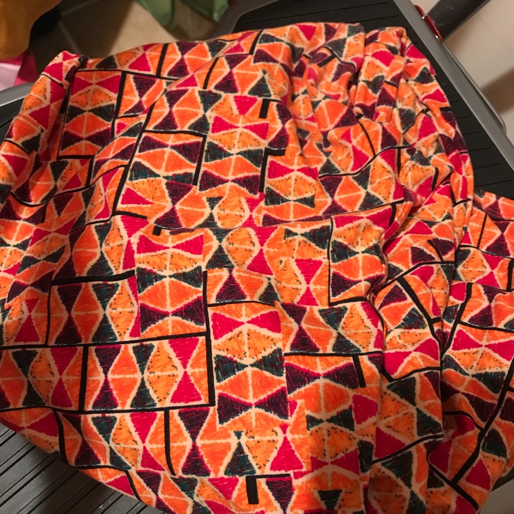 LuLaRoe Tall & Curvy leggings (TC)